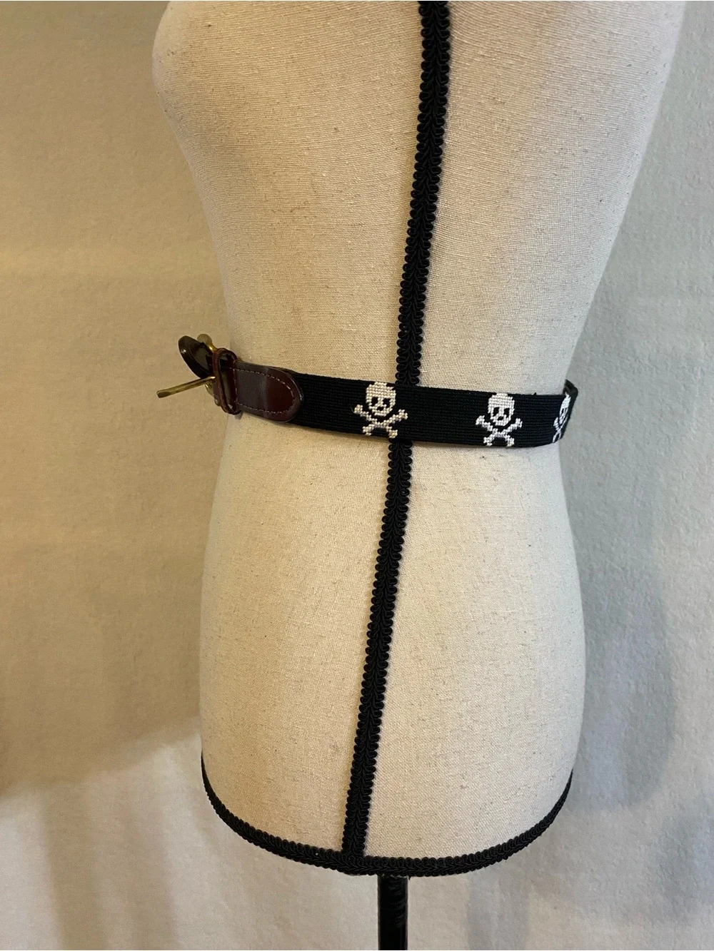 Smathers & Branson Jolly Roger skull crossbones children's M needlepoint belt